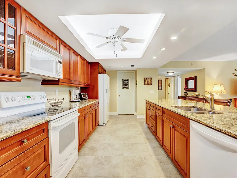 450 Egret Cir #9202 — Photo 7