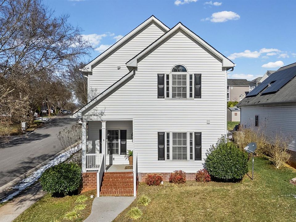 1st image of 300 Wyndhurst Dr