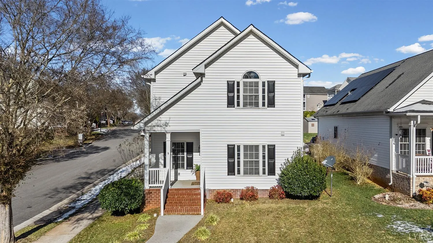 300 Wyndhurst Dr photo 1