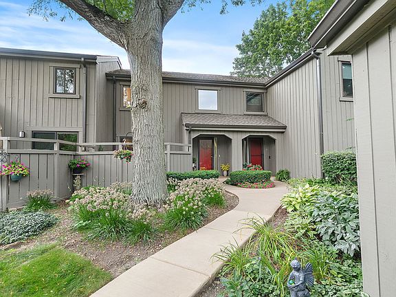 2nd image of 404 Shoreline Rd #298