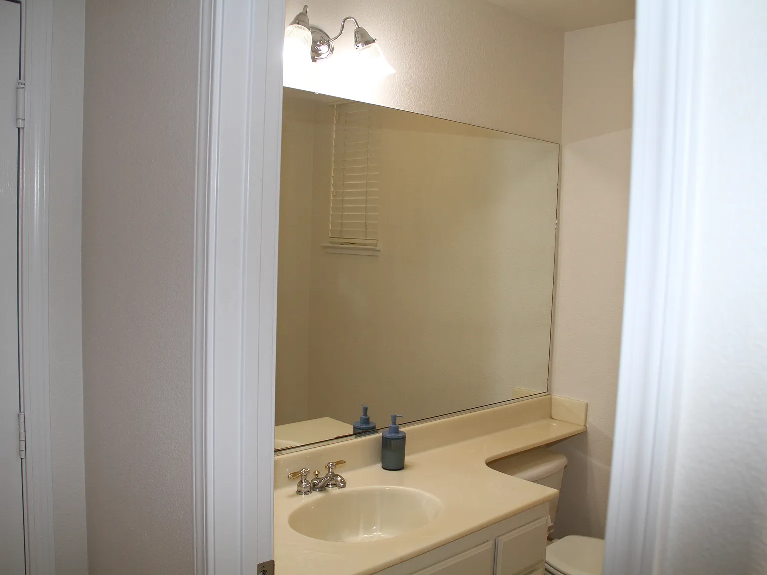 4 bed, 2.5 bath, 1602 sqft, $6,000 — Photo 3