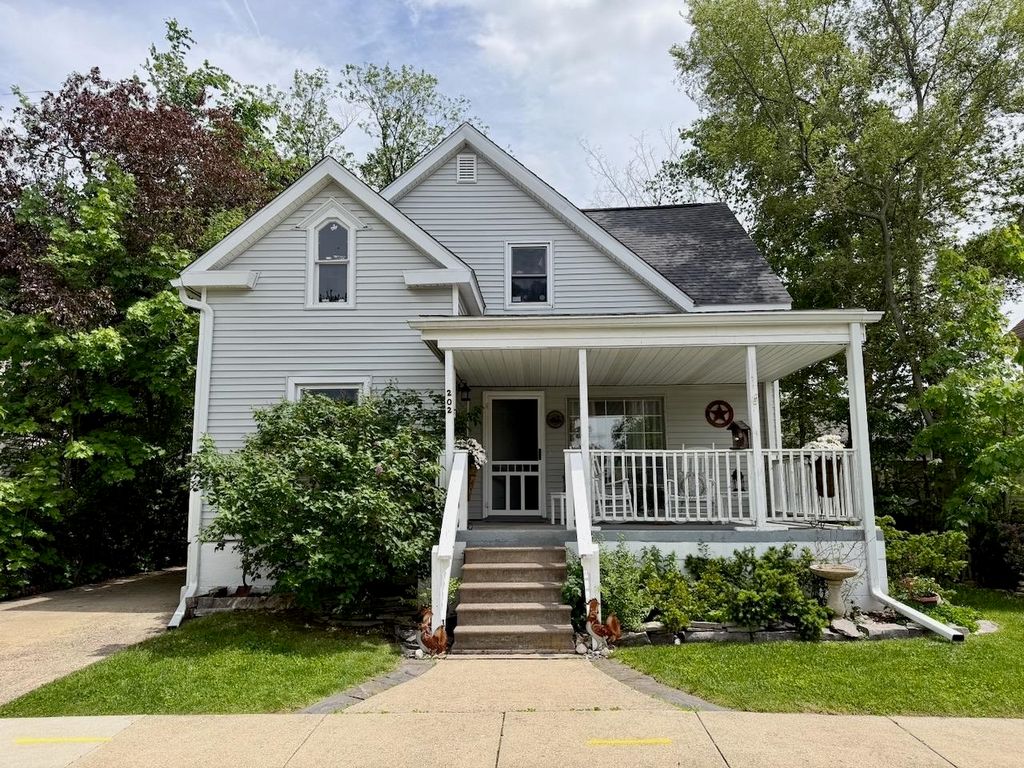 202 N Mackinaw St, Durand, MI - View 2