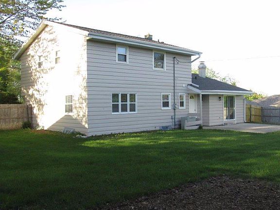 2nd image of 251 W Lilac Ln