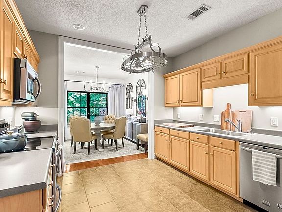 4th image of 3922 Whirlaway Dr