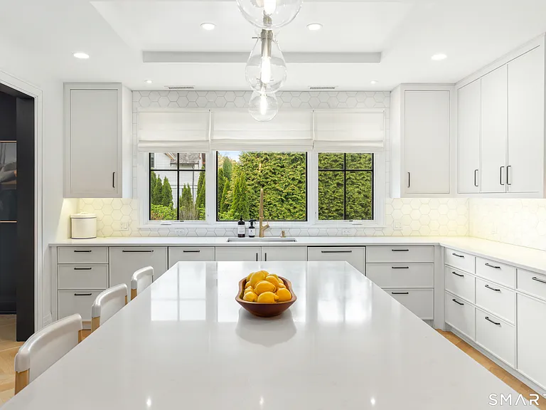 15 Roosevelt Rd — Photo 11