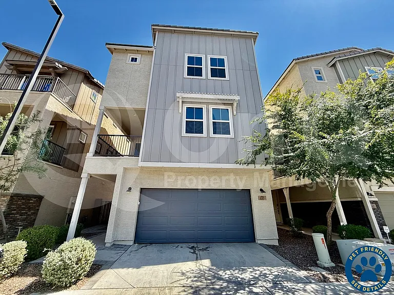 687 W Flintlock Way — Photo 1