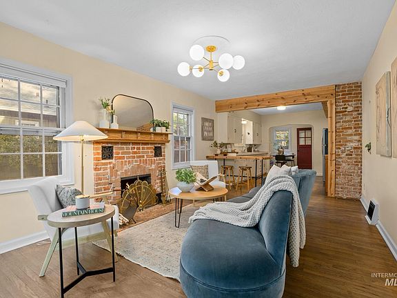 3rd image of 2413 W Woodlawn Ave