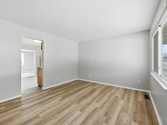 4th image of 619 Charwood Dr