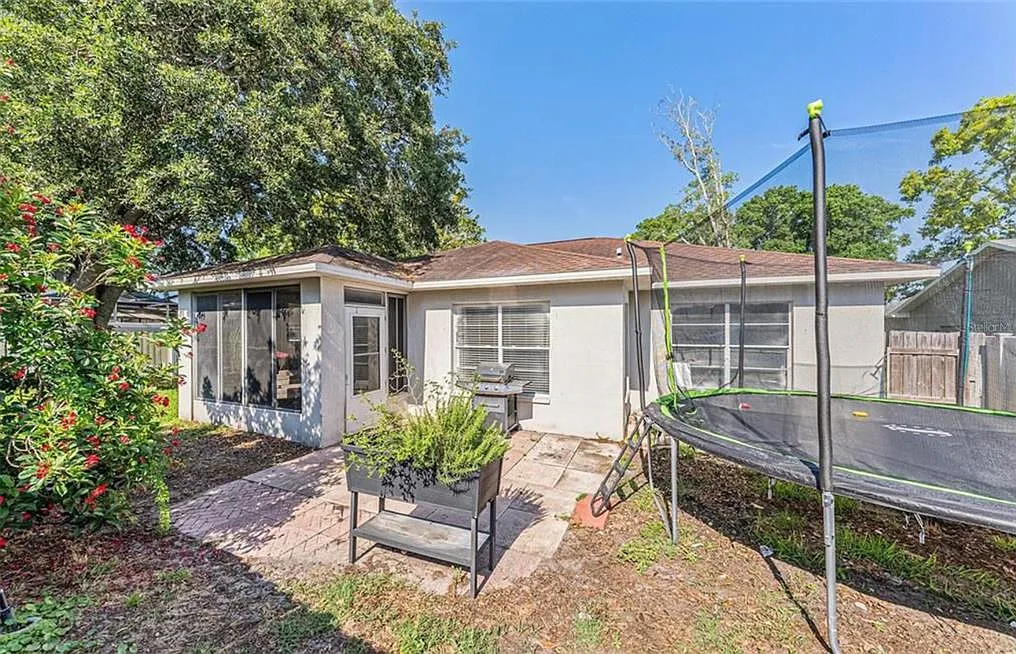 3 bed, 2.0 bath, 1461 sqft, $1,900 — Photo 3