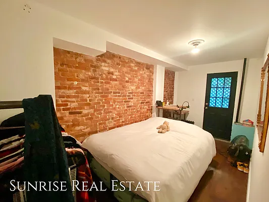 Rented by Sunrise Real Estate | media 16