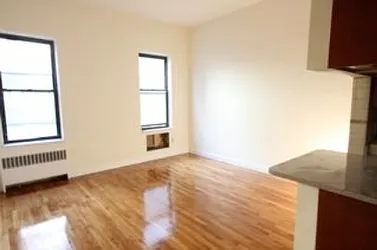 Rented by Robyn Lee, LREB