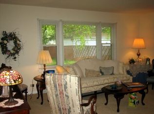 125 S Milton Ave, Glen Ellyn, IL 60137