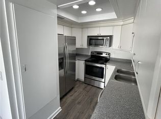 568 Spring Rd APT 76, Moorpark, CA 93021