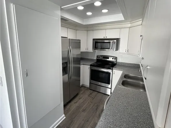 568 Spring Rd APT 76, Moorpark, CA 93021