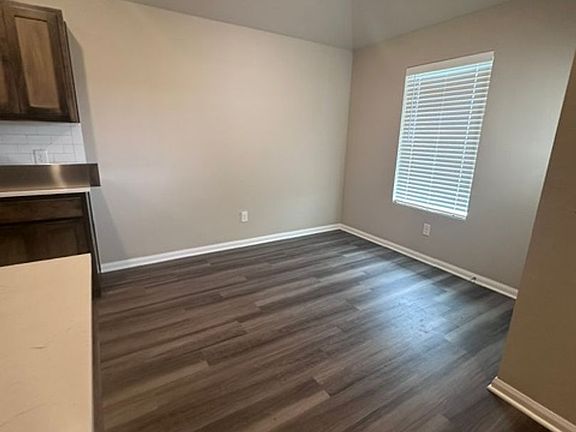 5th image of 8105 Solare Pl