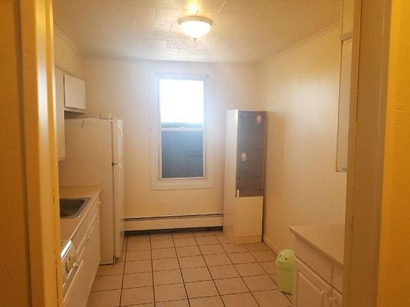 3rd image of 6004 Metropolitan Ave