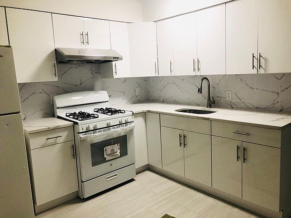5th image of 4124 Parsons Blvd #2
