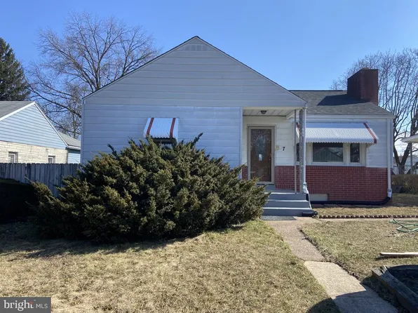 7 Hollywood Dr, Harrisburg, PA 17109