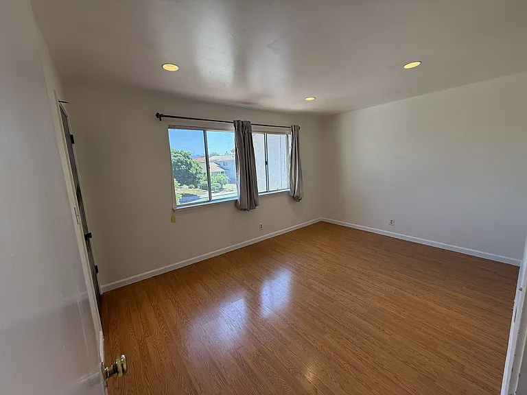 2659 Glen Loman Way — Photo 15