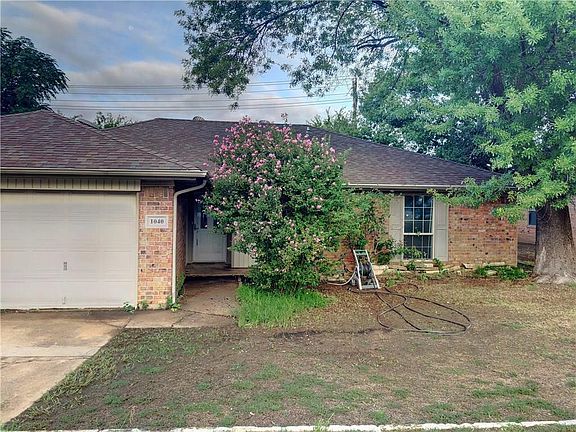 2nd image of 1040 Fox River Ln