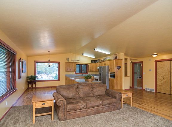 4th image of 670 N Teeples Dr