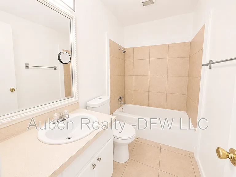 1615 N Alexander St — Photo 13