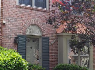 5711 Crownleigh Ct, Burke, VA 22015