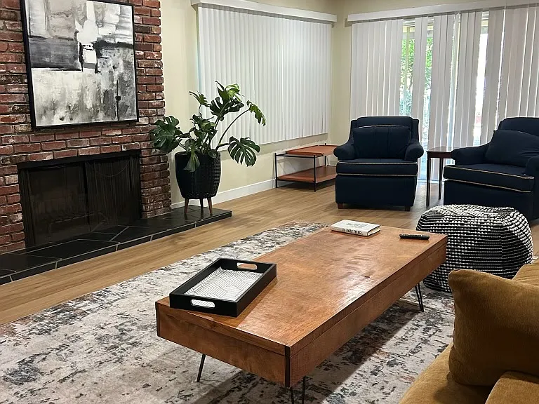 1930 Minoru Dr — Photo 2