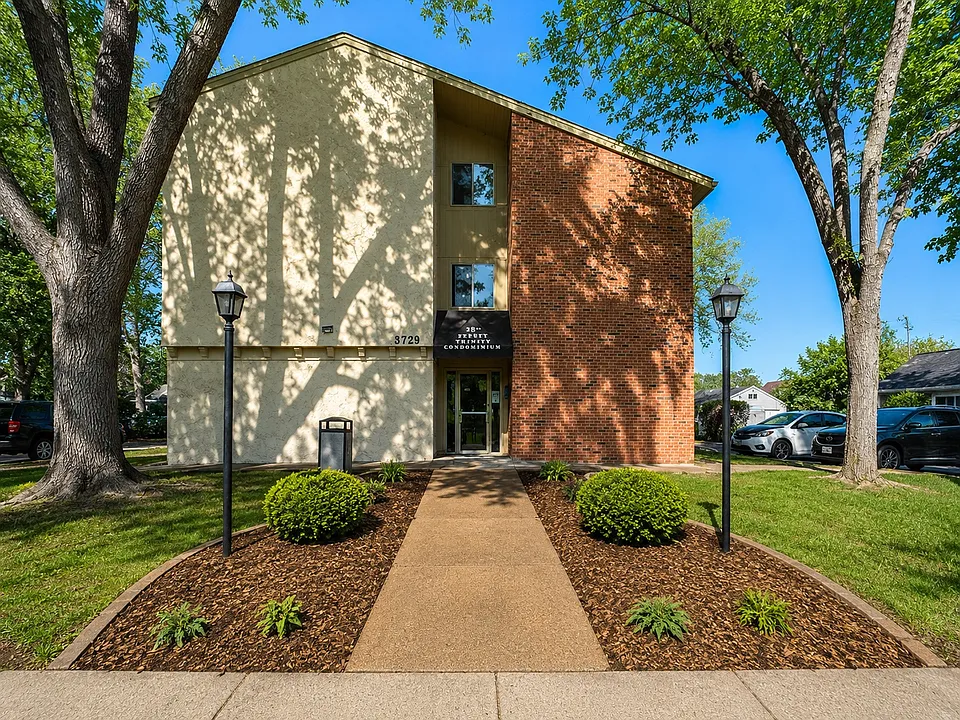 3729 Snelling Ave #202
