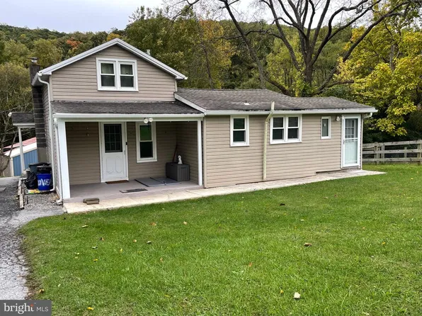 27 Hoover Ln, Mohnton, PA 19540