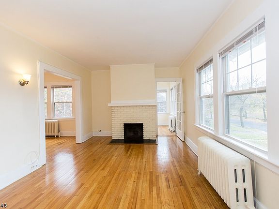 5th image of 45 Essex Ave