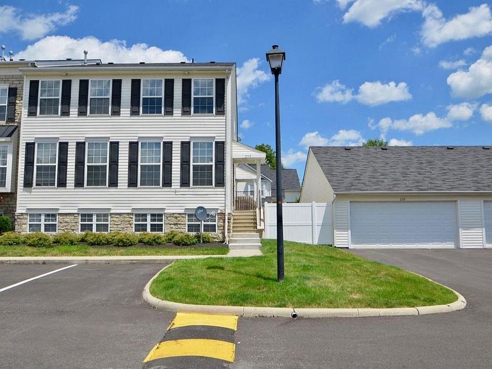 1st image of 252 Oxford Oak Dr
