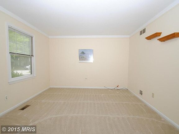 4th image of 99 Stratford Dr