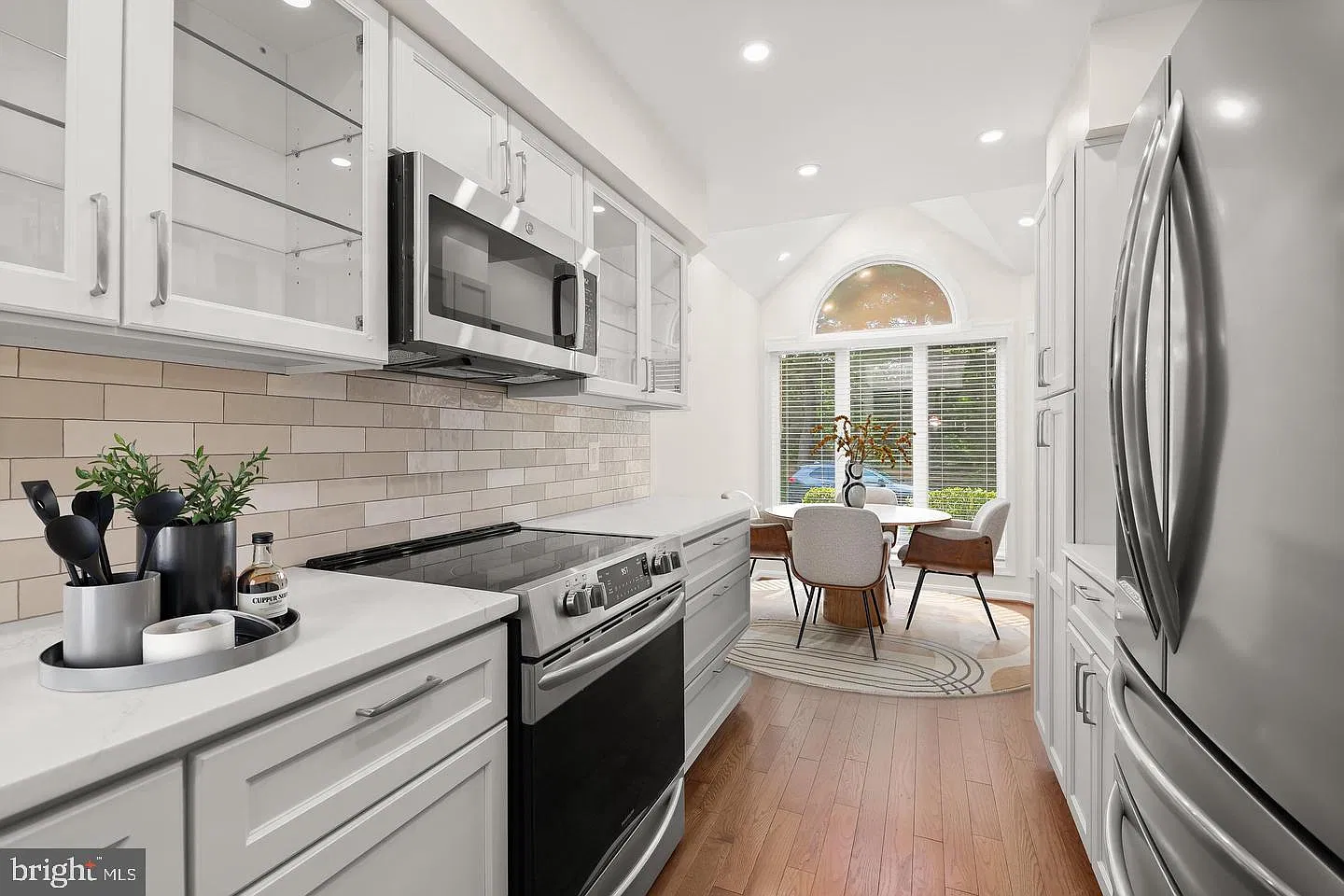 4 bed, 3.5 bath, 2320 sqft, $4,495 — Photo 2