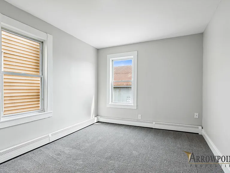 33 Jordan St #1R — Photo 5