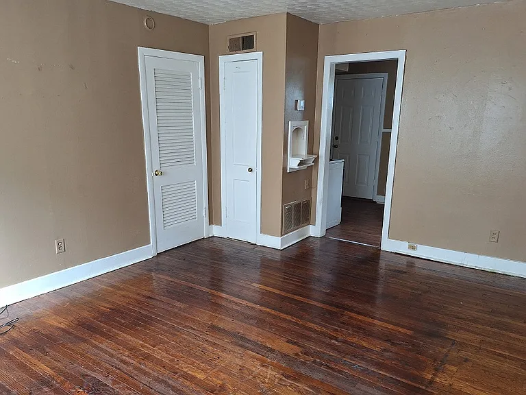120 Leflore Ave #5 — Photo 2