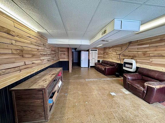 5th image of 1951 Mayhew Rd