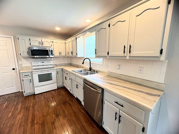 5th image of 21090 Larson Rd