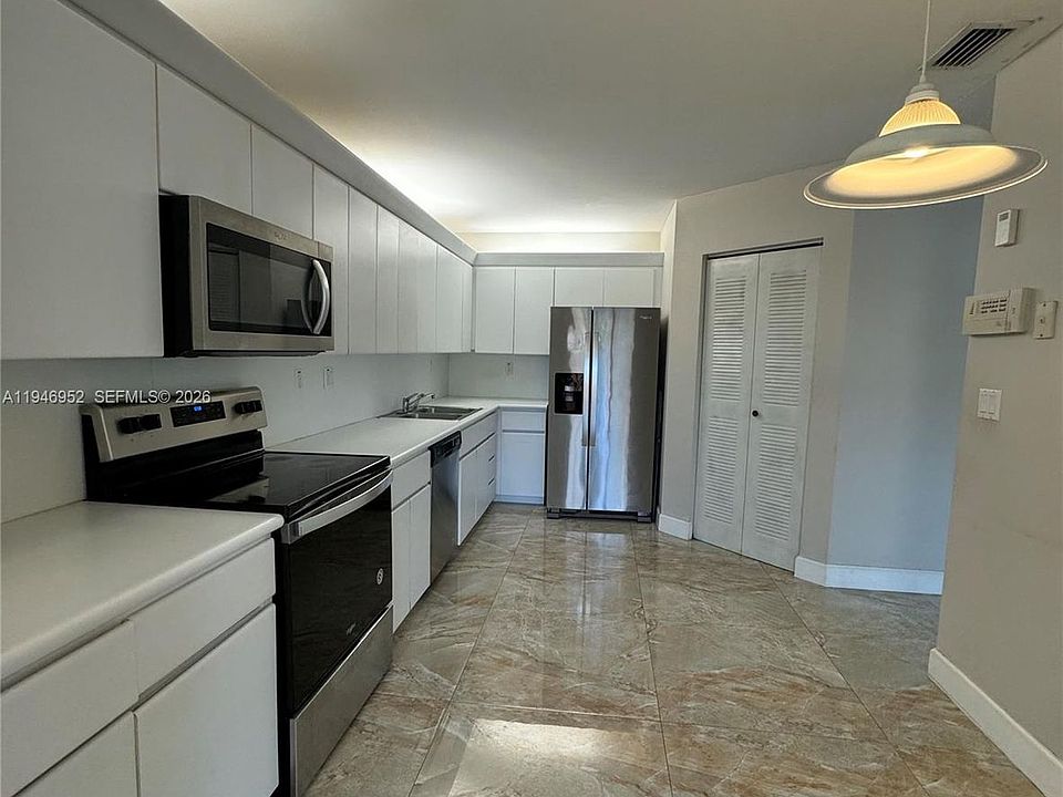 1st image of 549 Racquet Club Rd APT 32
