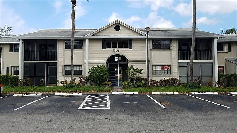 1st image of 927 NE 199th Street #102