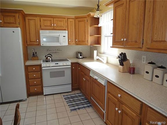 3rd image of 47031 Ayres Ave