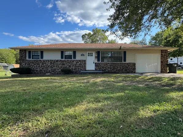 808 E Walnut Street, Aurora, MO 65605