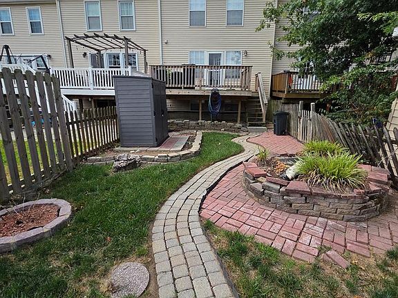 4th image of 228 Oak Leaf Way