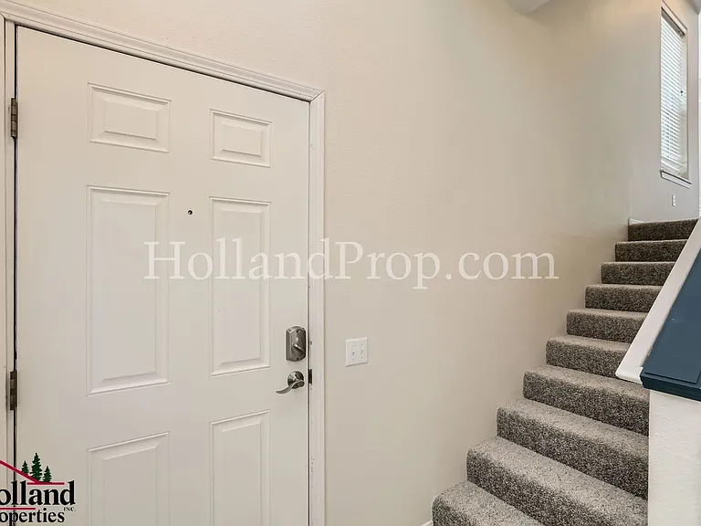 222 NE 76th Ave — Photo 4