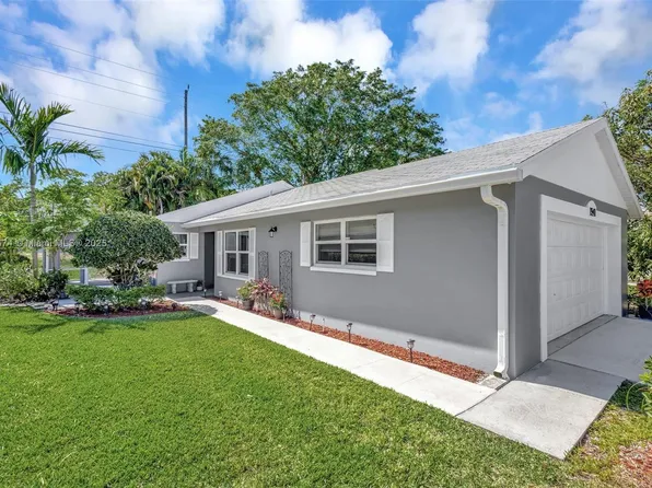 1241 Pine Sage Cir, West Palm Beach, FL 33409