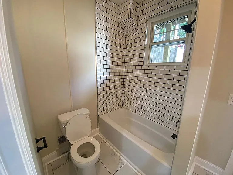 445 Manor St — Photo 10