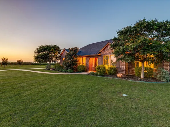 158 Whispering Winds Dr, Gunter, TX 75058