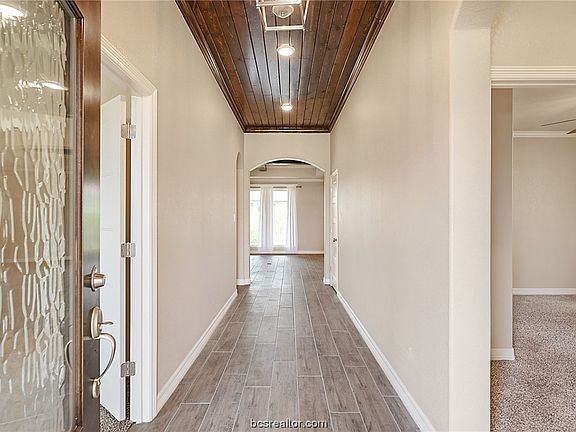 4th image of 2712 Wardford Way