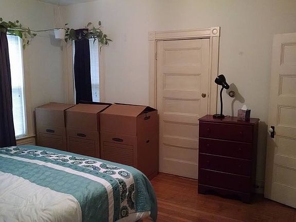 4th image of 322 Merrimac St