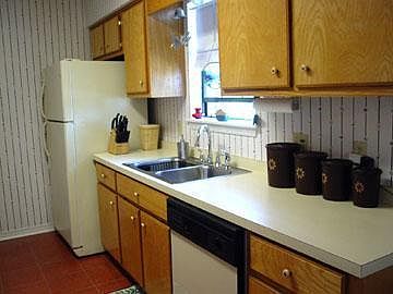 5th image of 105 Newton Pl